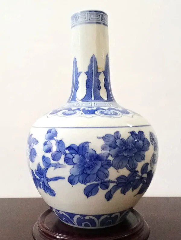 HK-061 Hand-painted Oriental Blue & White Porcelain Vase